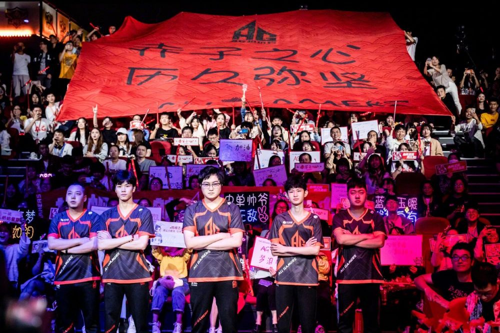 穿热刺的防